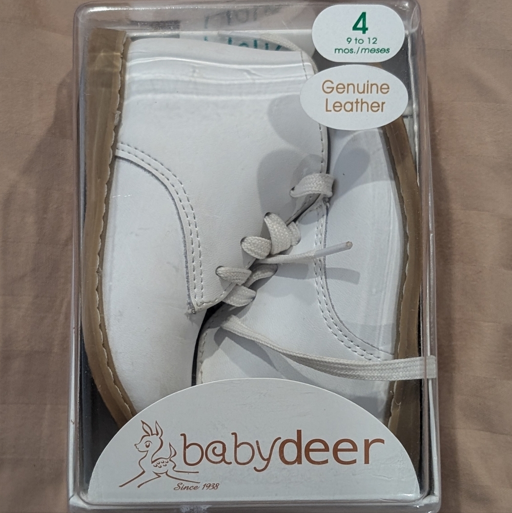 White toddler walking shoes, brand baby deer, leather material, size 4